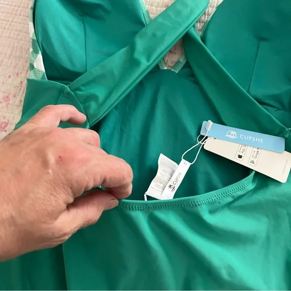 Cupshe Green and White Gingham Bra with Supportive Straps - Picture 6 of 8